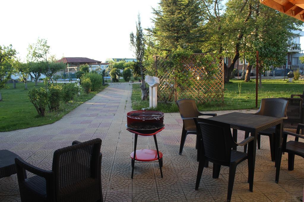 Hotel Galeria In The Garden Plovdiv Exterior foto